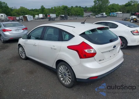2012 Ford Focus Titanium z USA, uszkodzony, nr VIN 1FAHP3N2XCL365935